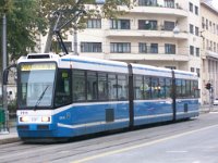 Tramvaj (ZET) TMK 2100. Ukupno je proizvedeno 16 dvozglobnih osamosovinskih tramvaja. Proizvođači su Končar i TŽV Gredelj
